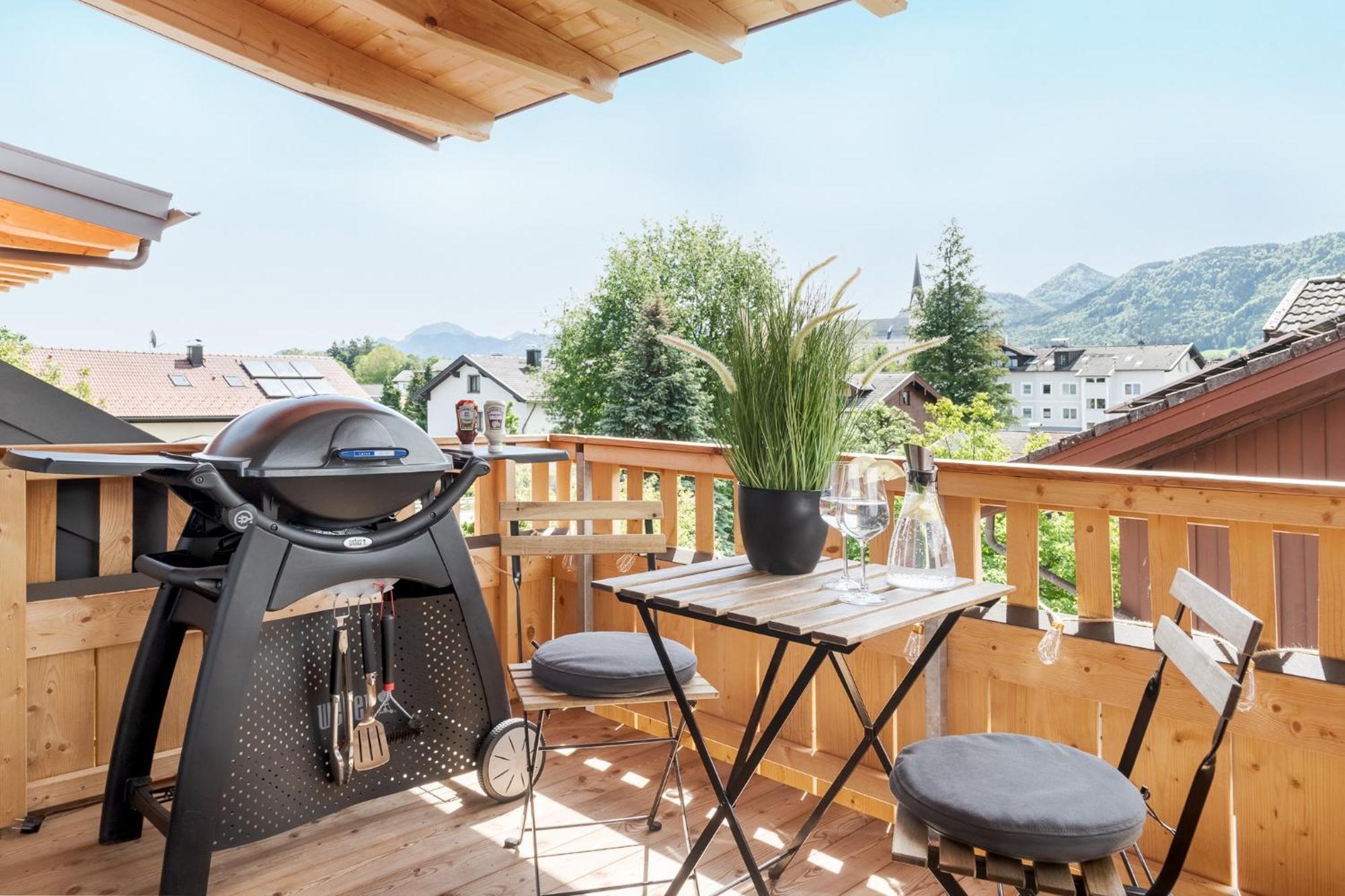 Fenjoy: Ferienapartment Mit Bergblick / Balkon / Bbq 베르나우암히엠지 외부 사진