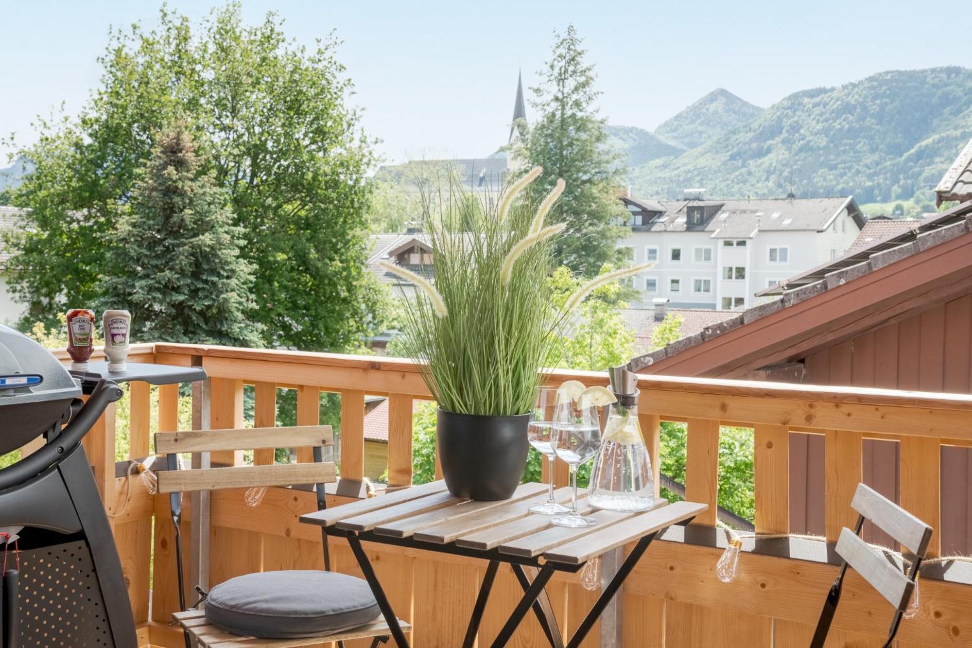 Fenjoy: Ferienapartment Mit Bergblick / Balkon / Bbq 베르나우암히엠지 외부 사진