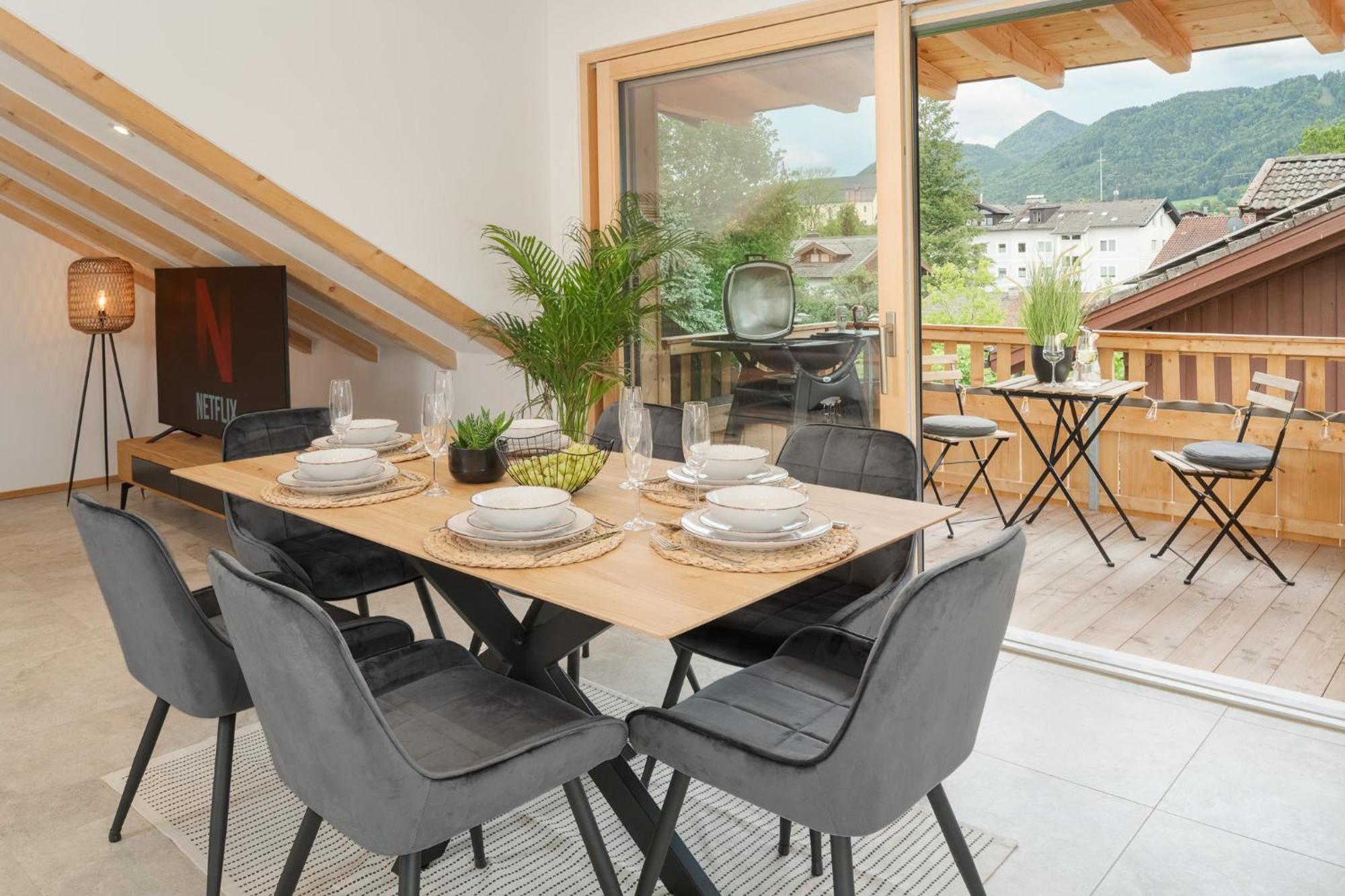 Fenjoy: Ferienapartment Mit Bergblick / Balkon / Bbq 베르나우암히엠지 외부 사진